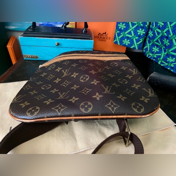 Gorgeous Auth LOUIS VUITTON Bosphore Crossbody Bag Purse Designer Luxury Fashion - Picture 9 of 14